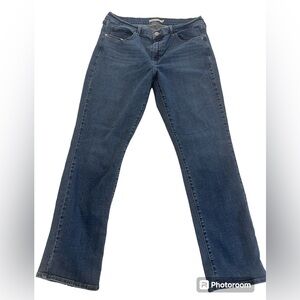 Levi’s Women’s Classic straight leg medium blue jeans. Size 12 stretch denim.